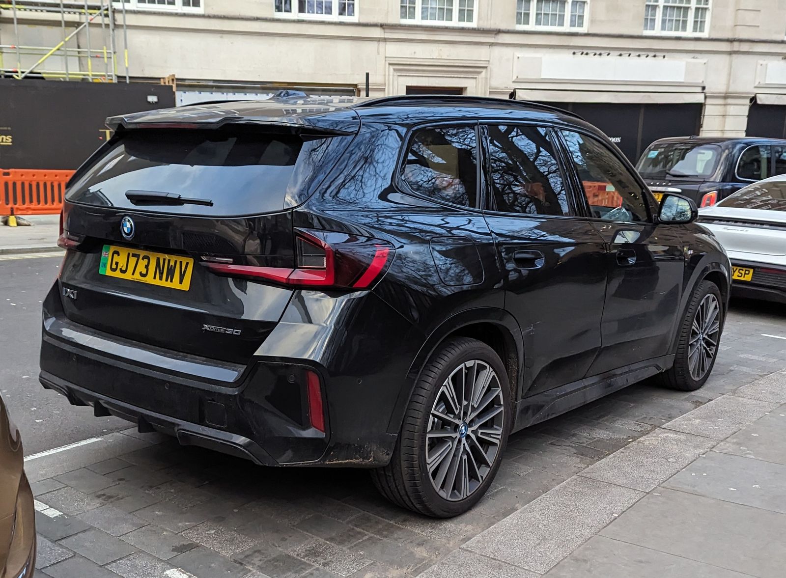 BMW iX1 set udefra