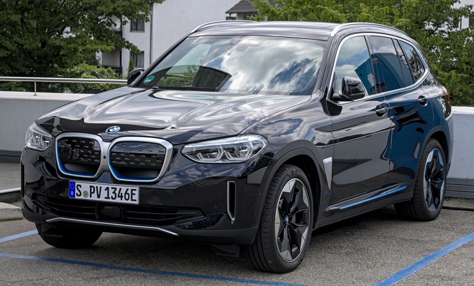 BMW iX3 (G08) set udefra