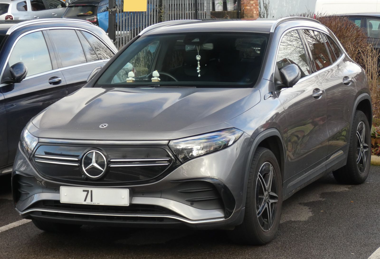 Mercedes EQA set forfra