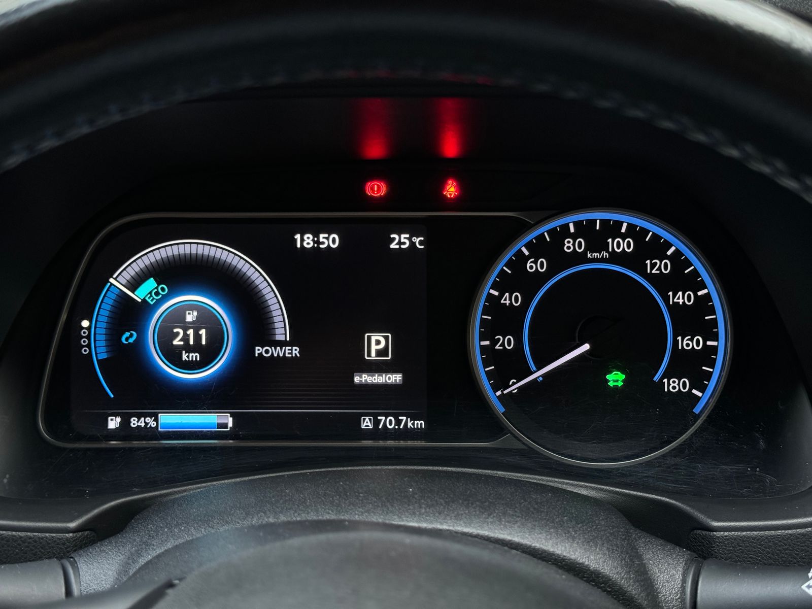 Nissan Leaf (ZE1), kabine og cockpit