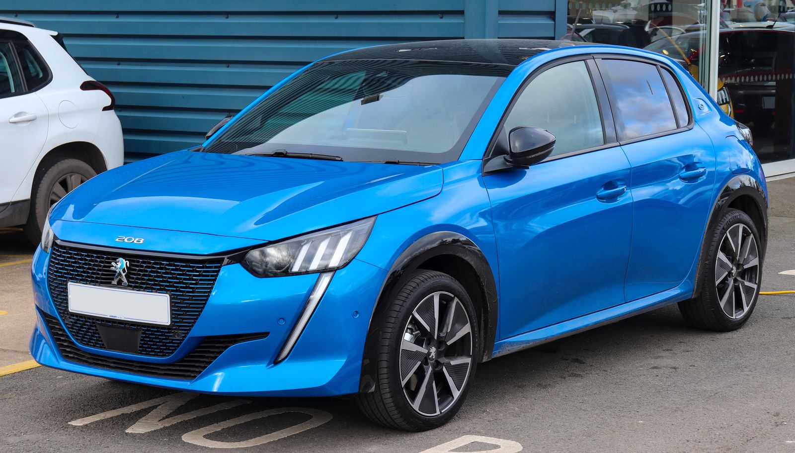 Peugeot e-208 set udefra