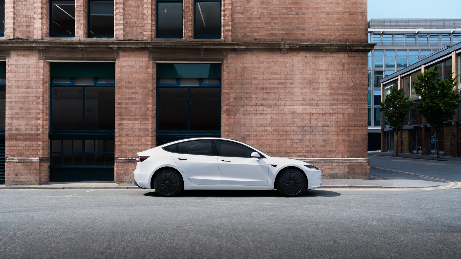 Tesla Model 3 (Highland) set fra siden