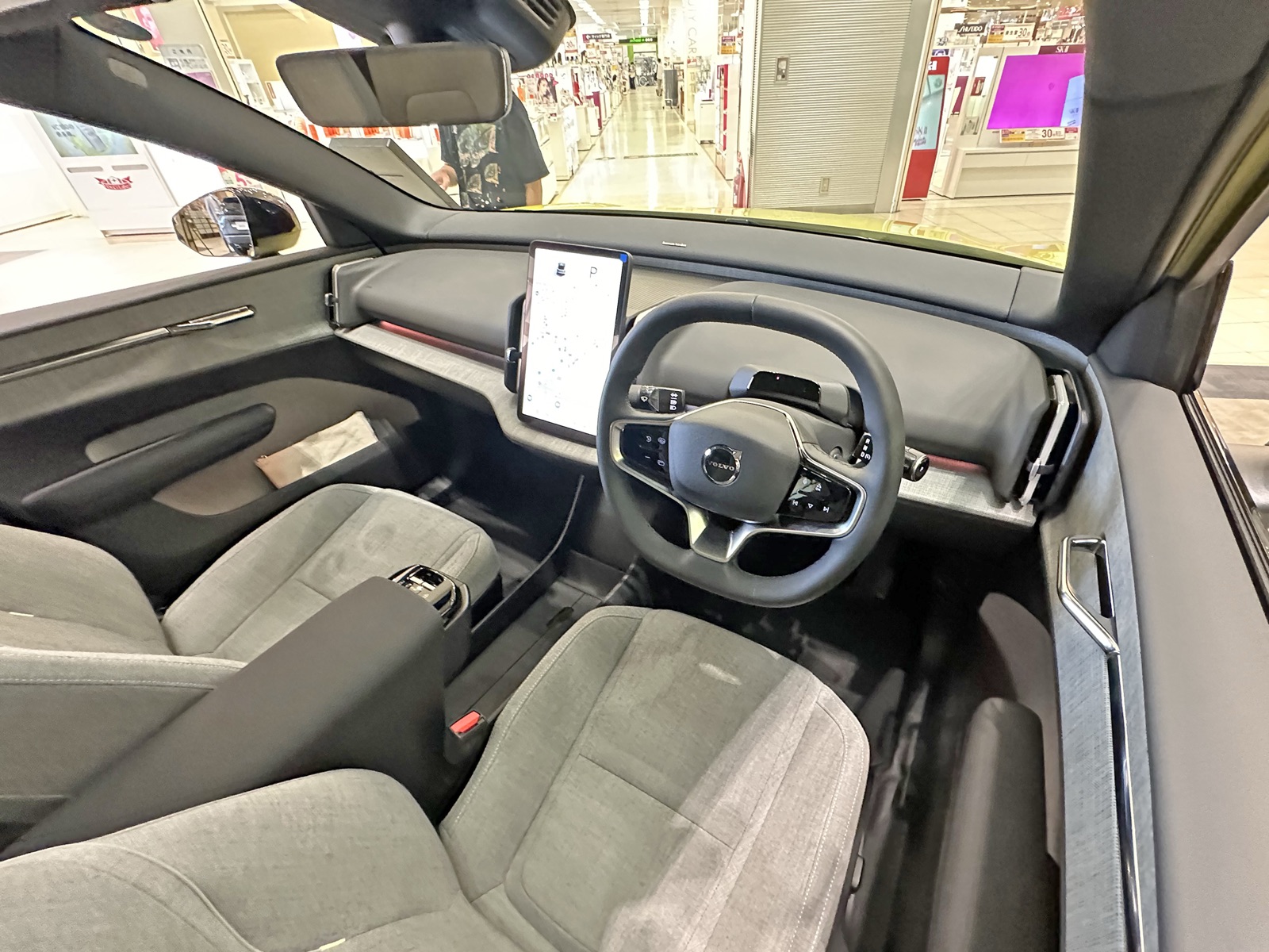 Volvo EX30 kabine med central portrætskærm