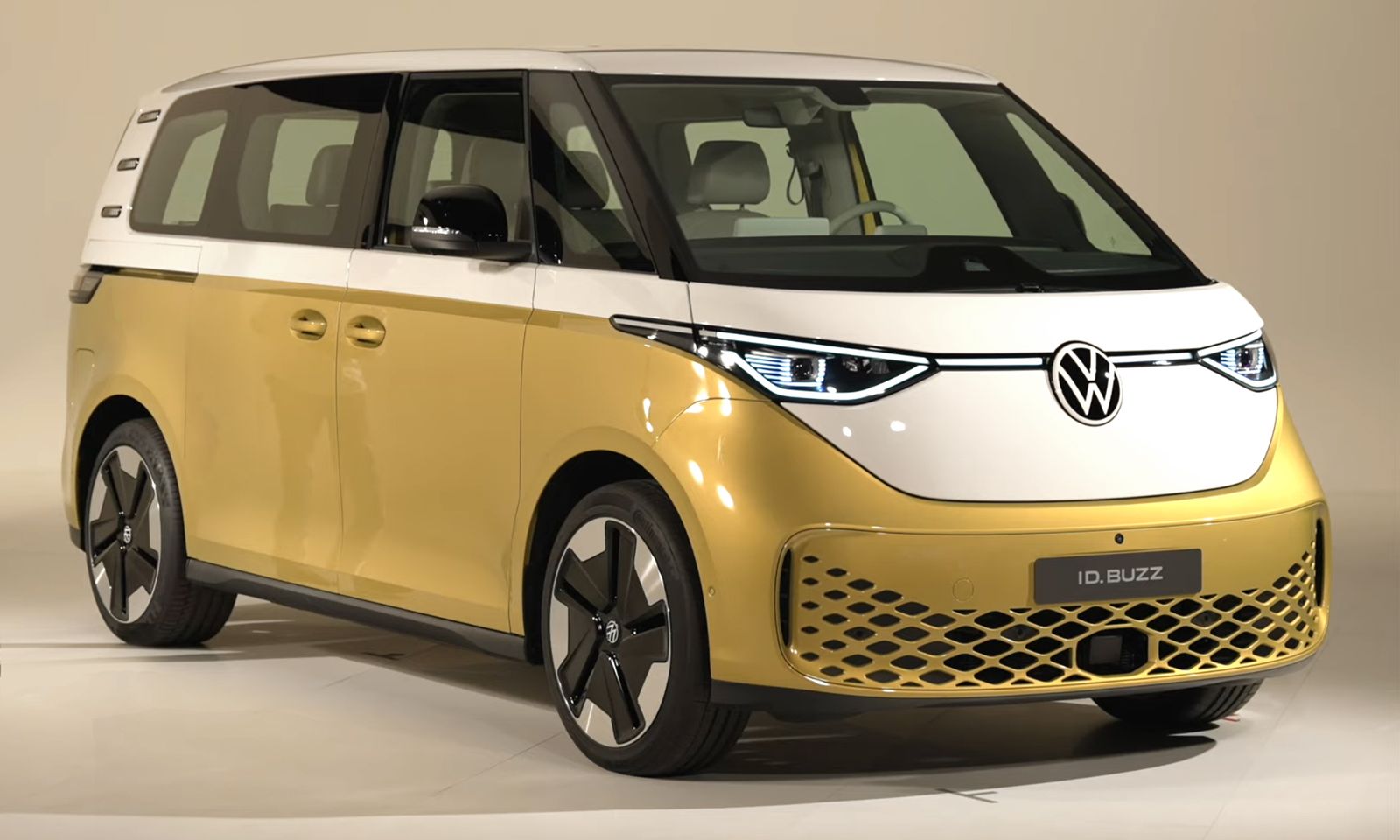 VW ID. Buzz set udefra